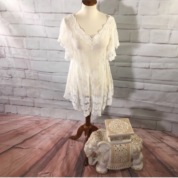 Highness Tops - Highness Lace Scallop Edge Top 1X